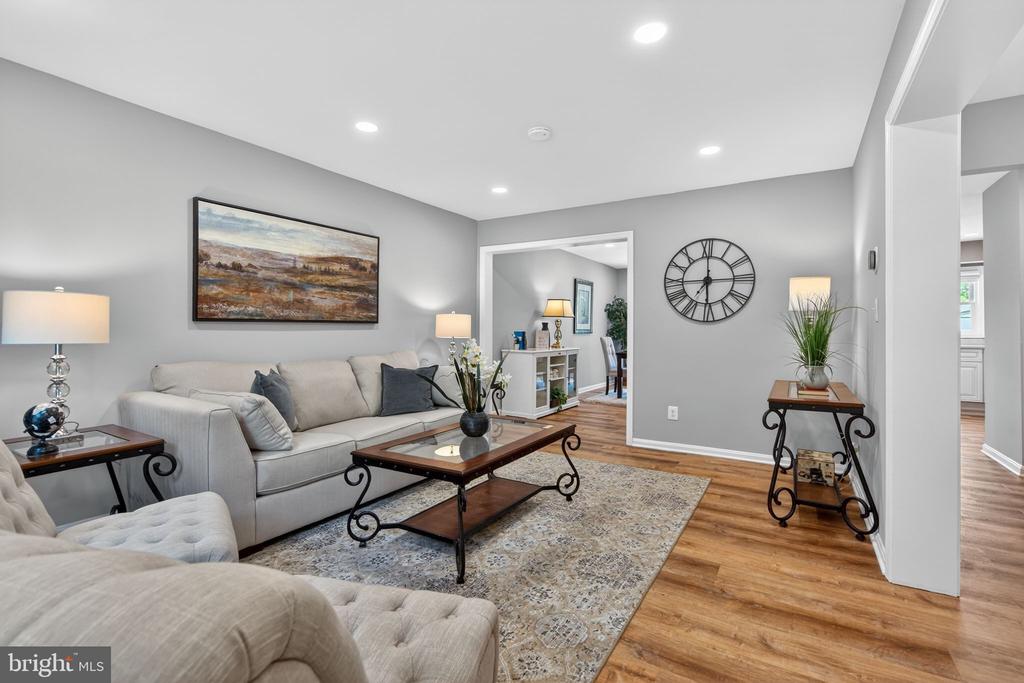 8426 GRENOBLE COURT