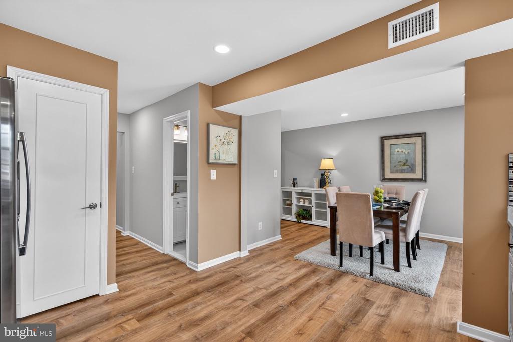 8426 GRENOBLE COURT