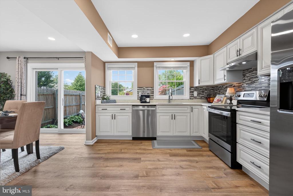 8426 GRENOBLE COURT