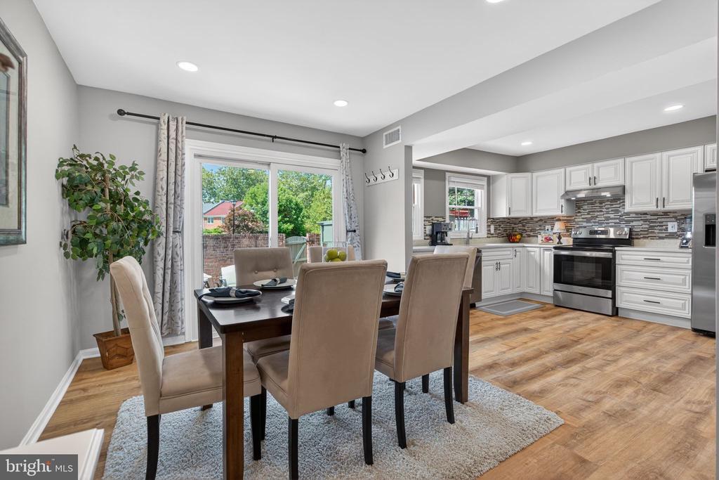 8426 GRENOBLE COURT