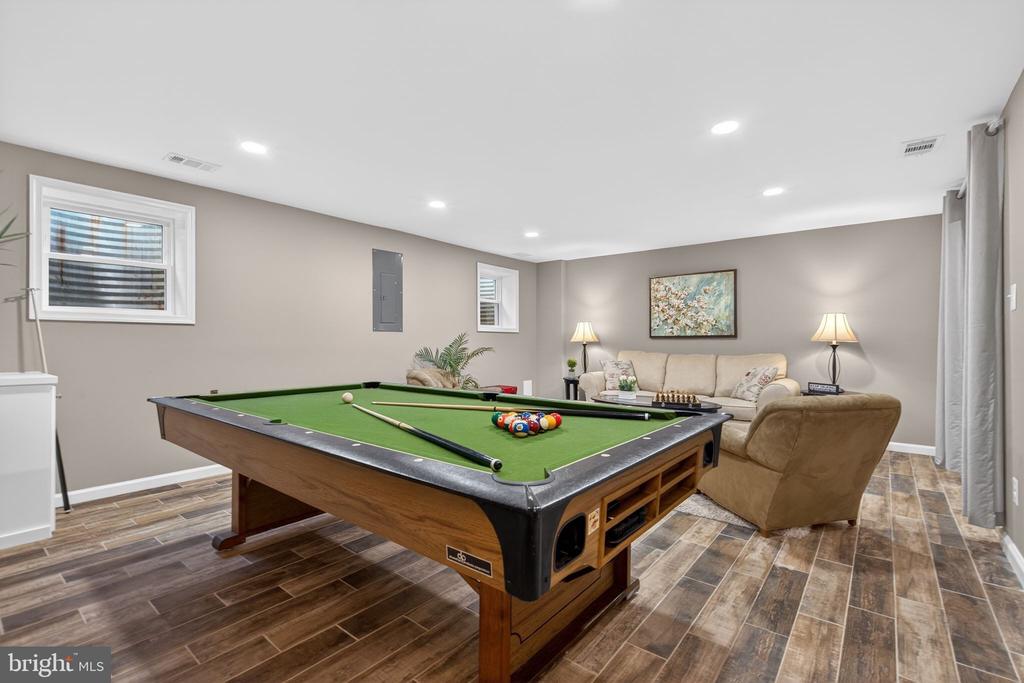 8426 GRENOBLE COURT