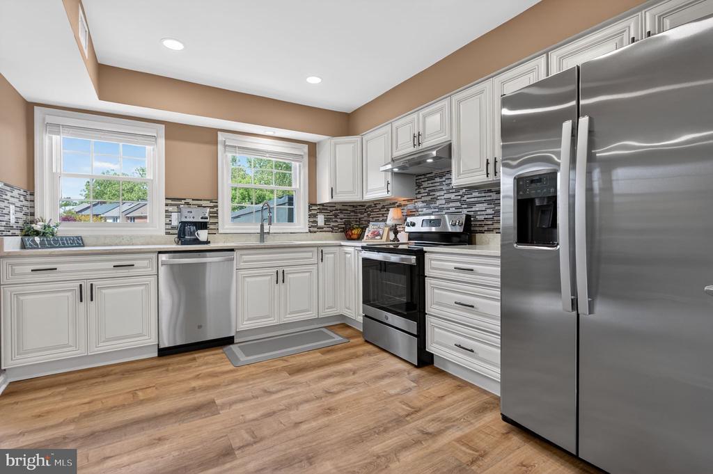 8426 GRENOBLE COURT