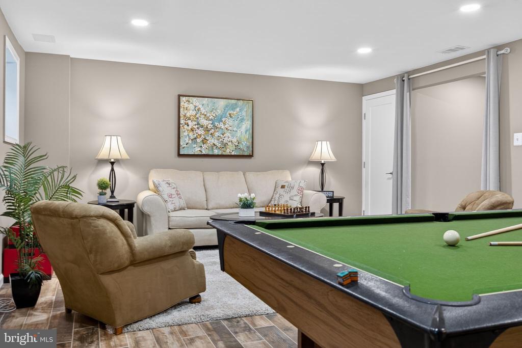 8426 GRENOBLE COURT