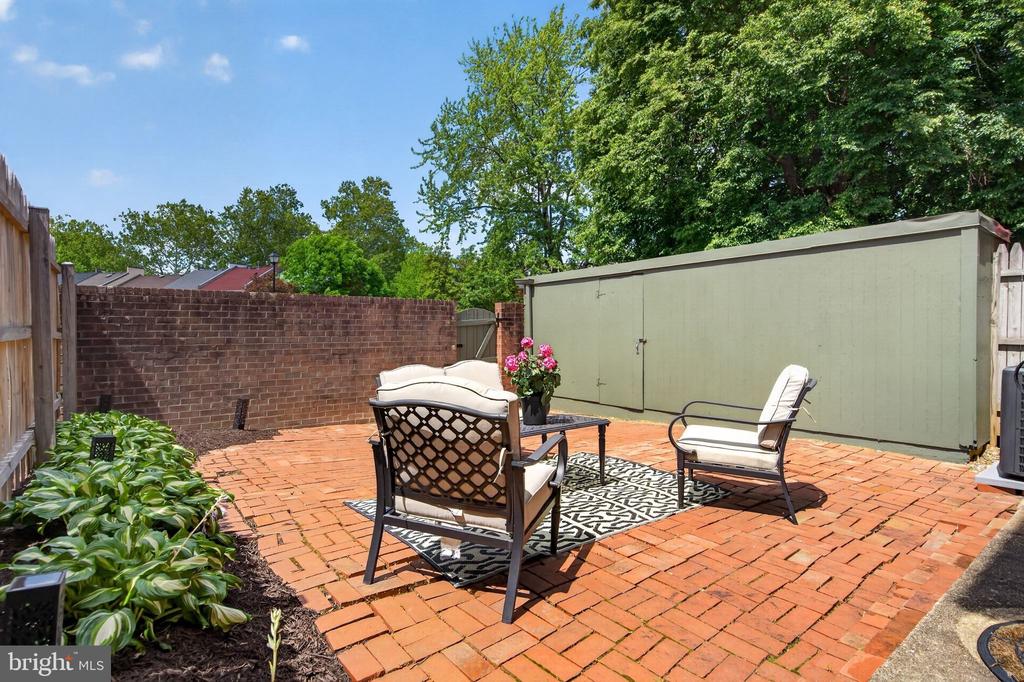 8426 GRENOBLE COURT