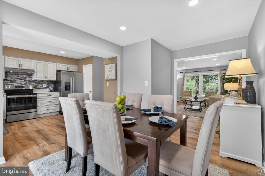 8426 GRENOBLE COURT