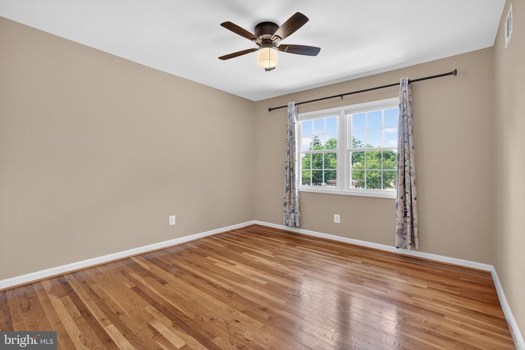 8426 GRENOBLE COURT