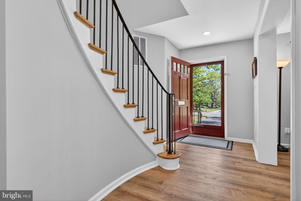 8426 GRENOBLE COURT