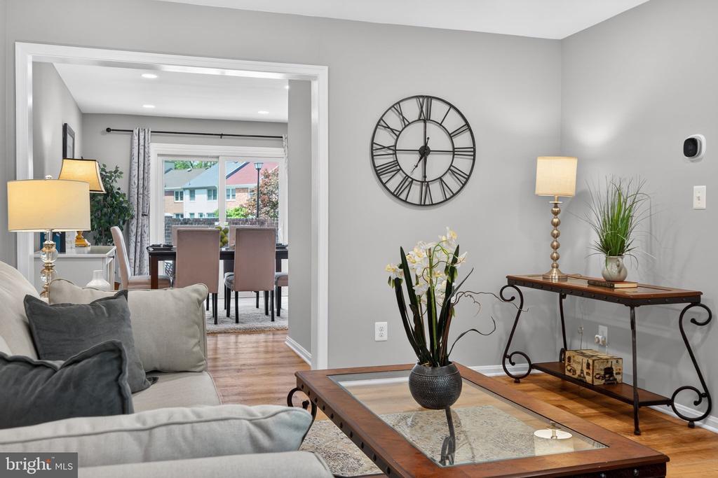 8426 GRENOBLE COURT