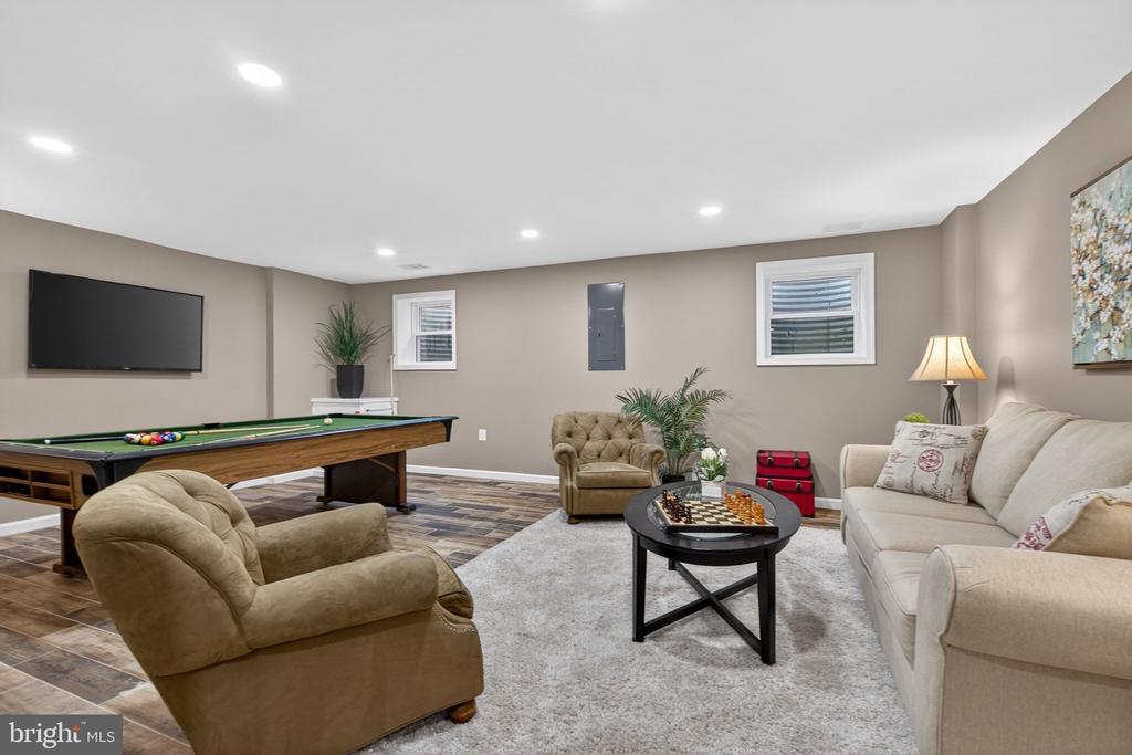 8426 GRENOBLE COURT