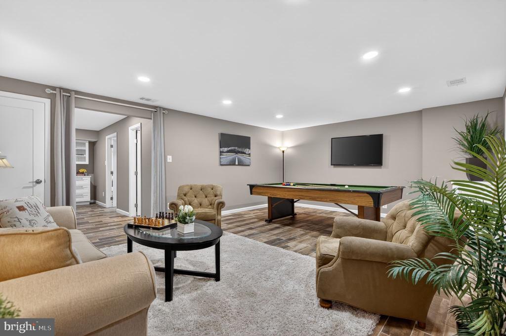 8426 GRENOBLE COURT