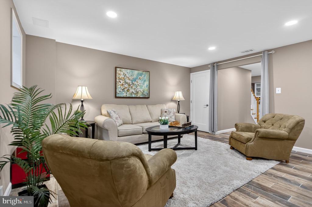 8426 GRENOBLE COURT