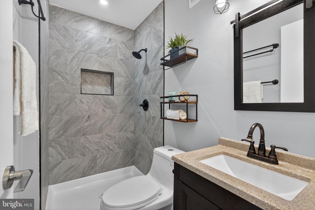 8426 GRENOBLE COURT