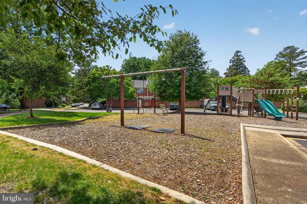 8426 GRENOBLE COURT