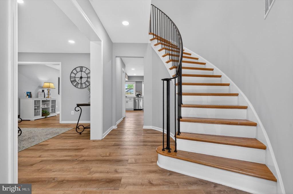 8426 GRENOBLE COURT