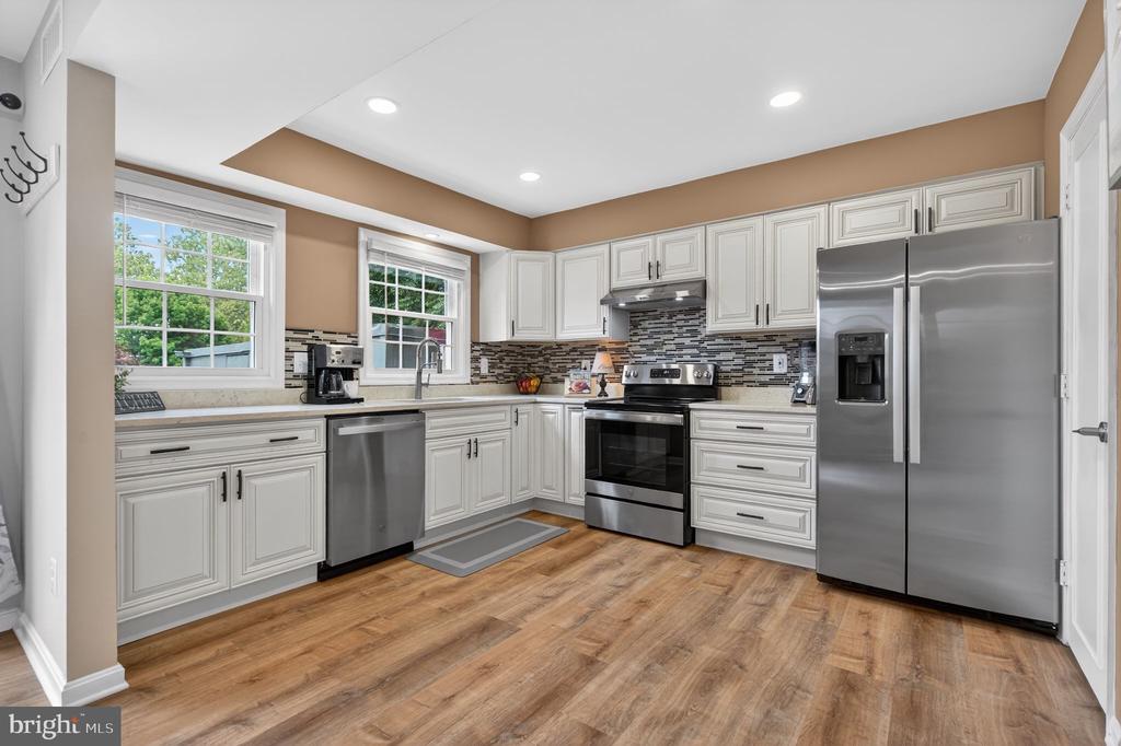 8426 GRENOBLE COURT