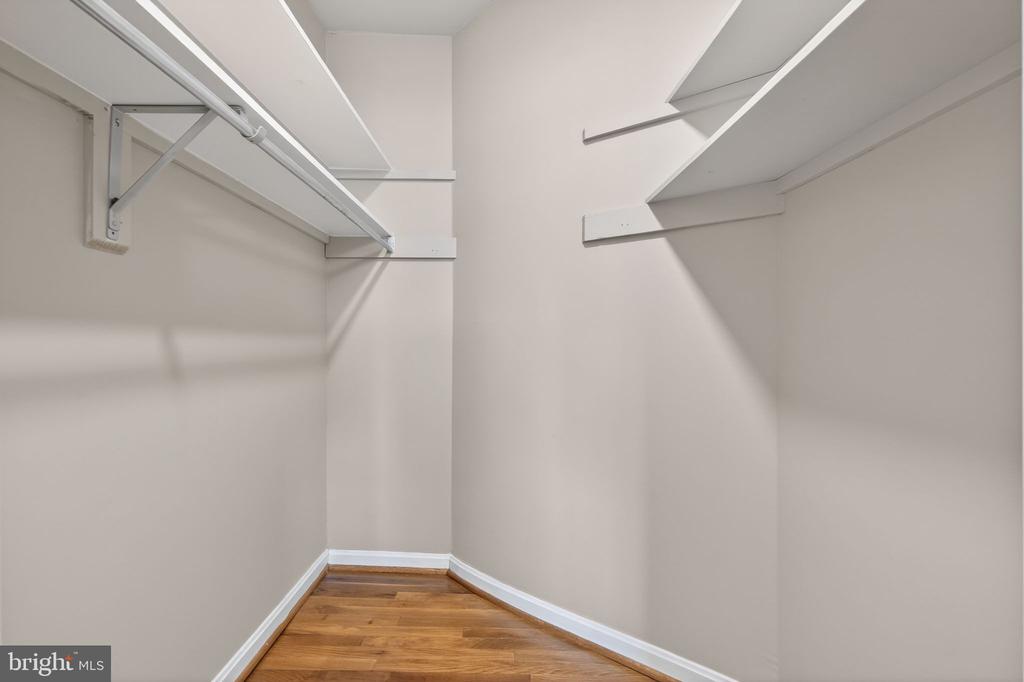 8426 GRENOBLE COURT