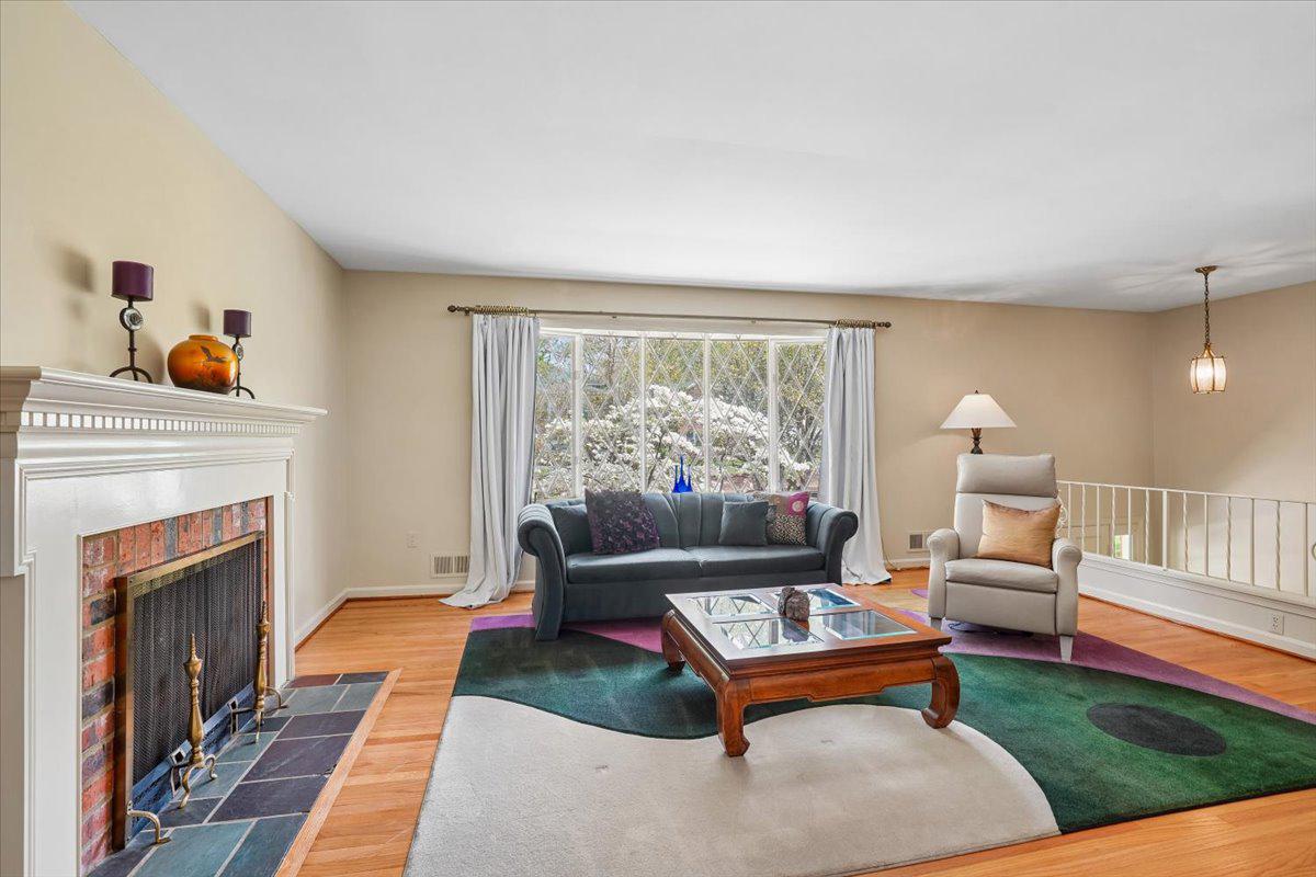 8913 BLUEGATE DRIVE