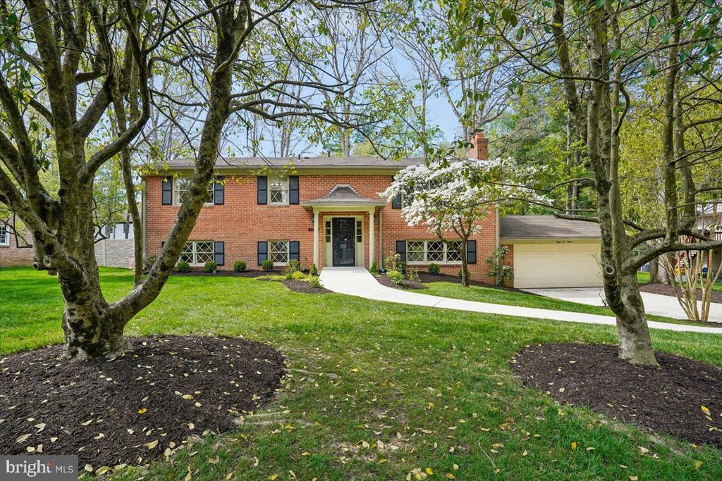 8913 BLUEGATE DRIVE