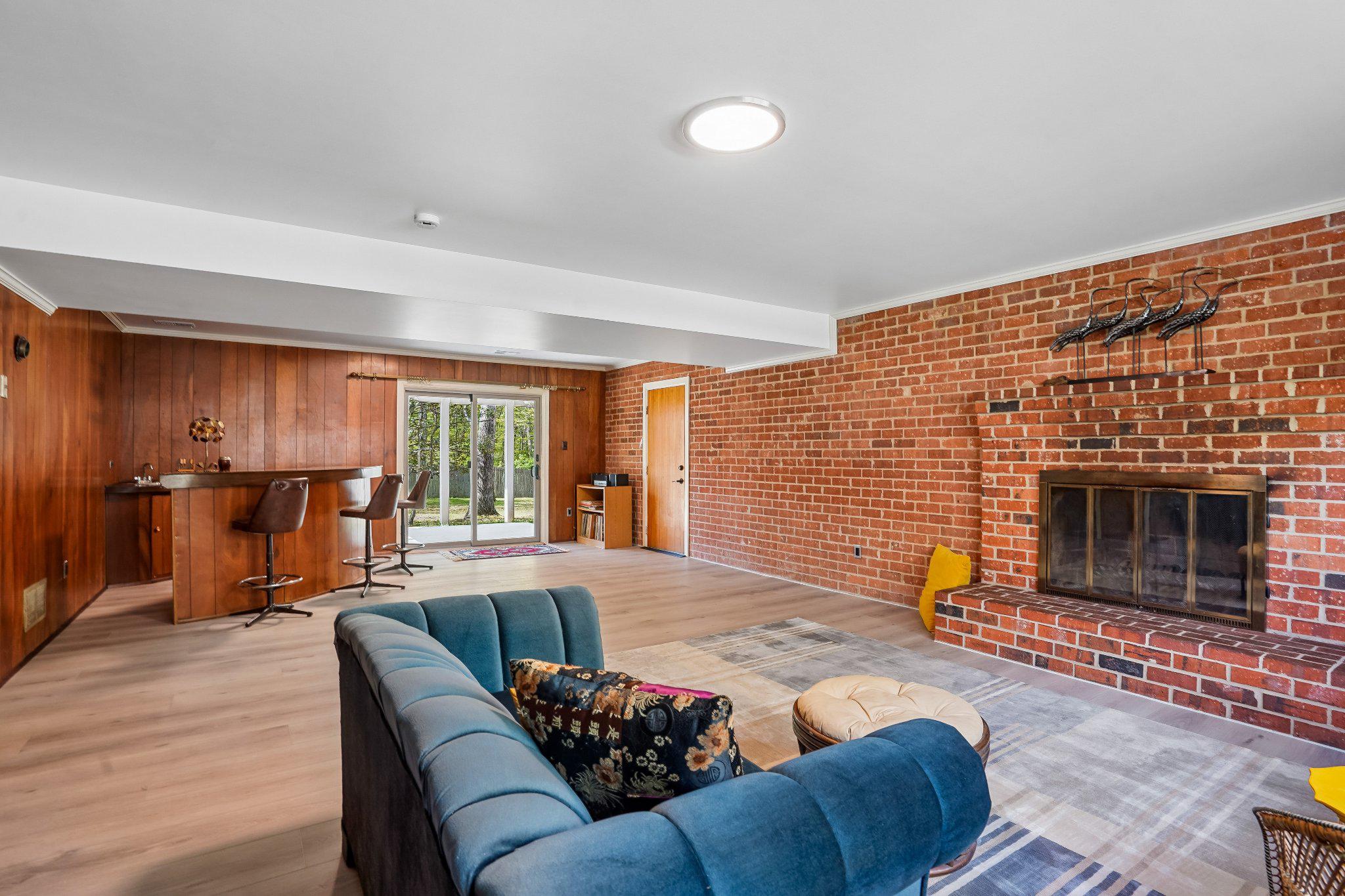 8913 BLUEGATE DRIVE