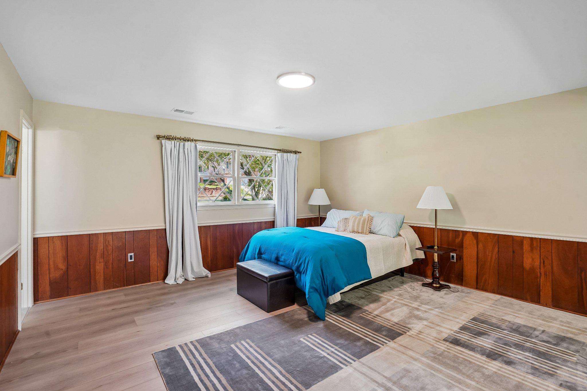 8913 BLUEGATE DRIVE
