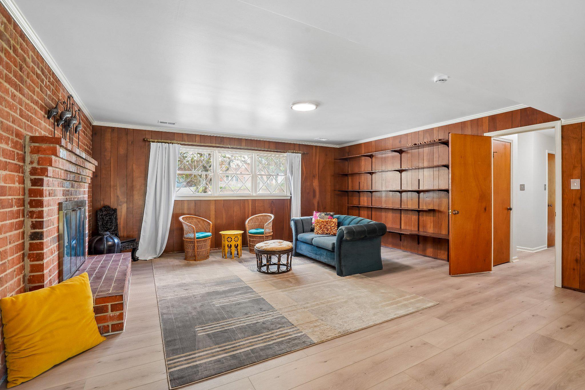 8913 BLUEGATE DRIVE