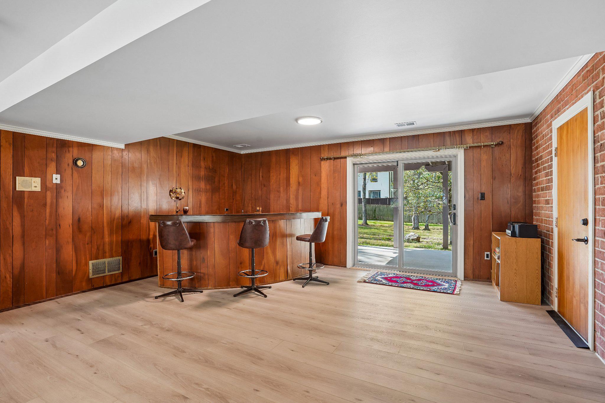 8913 BLUEGATE DRIVE