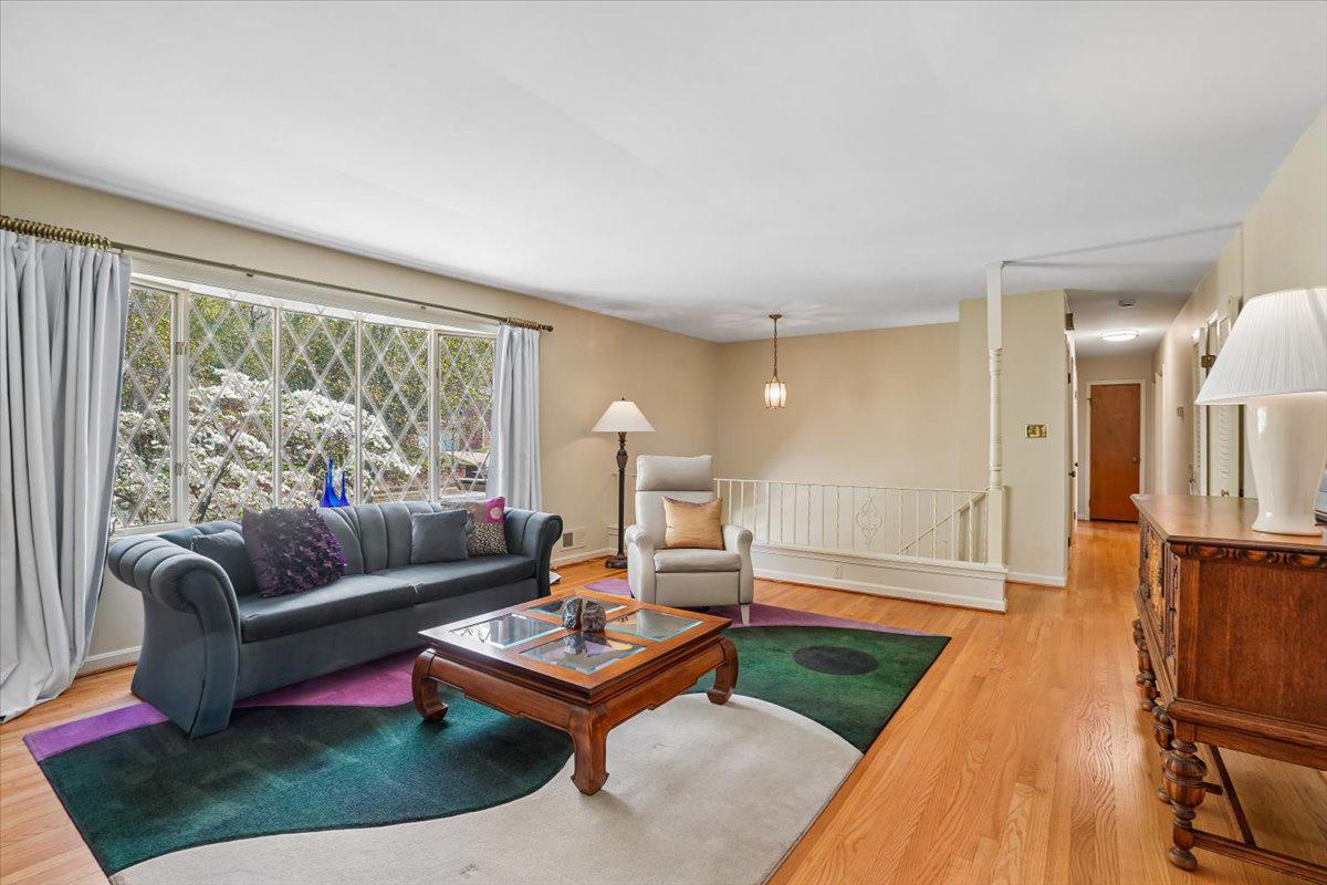 8913 BLUEGATE DRIVE