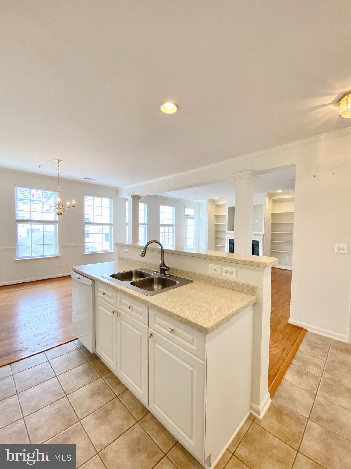 2663 MANHATTAN PLACE 304