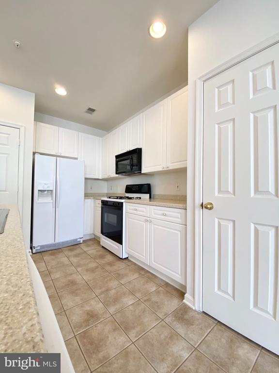 2663 MANHATTAN PLACE 304