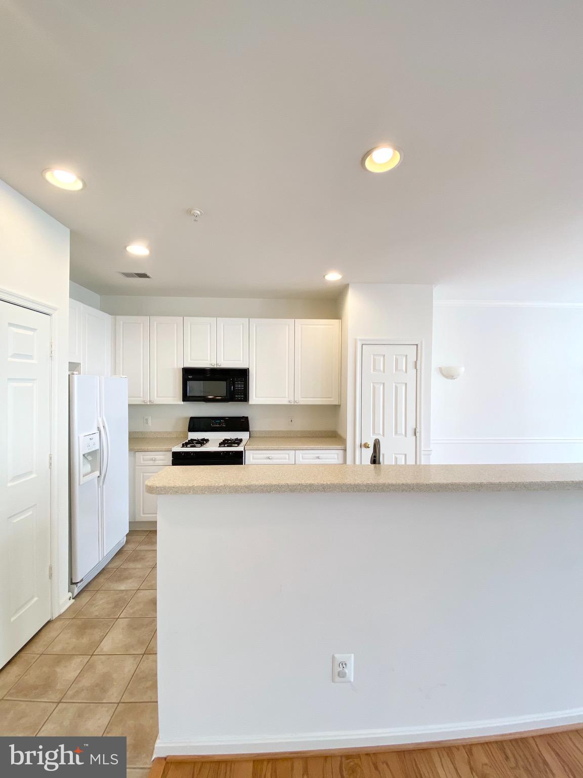 2663 MANHATTAN PLACE 304