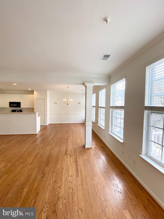 2663 MANHATTAN PLACE 304