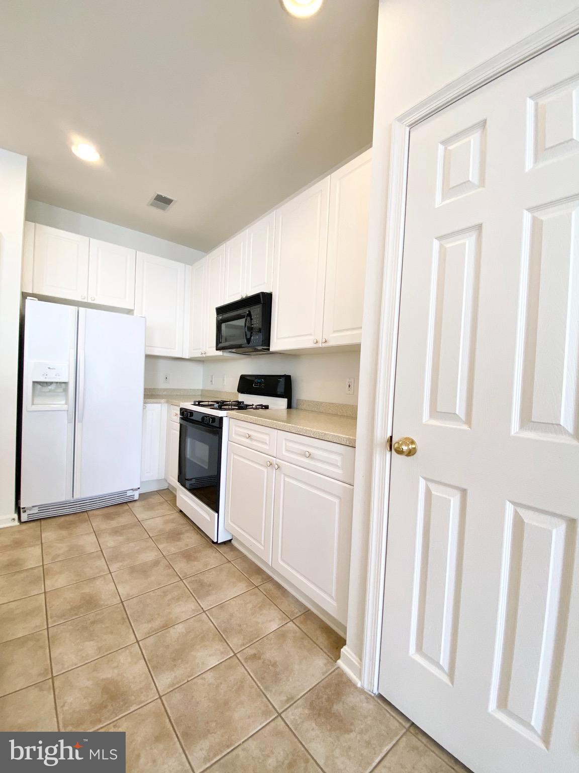 2663 MANHATTAN PLACE 304