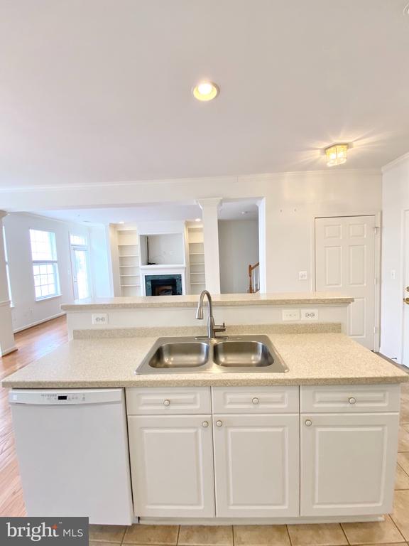 2663 MANHATTAN PLACE 304