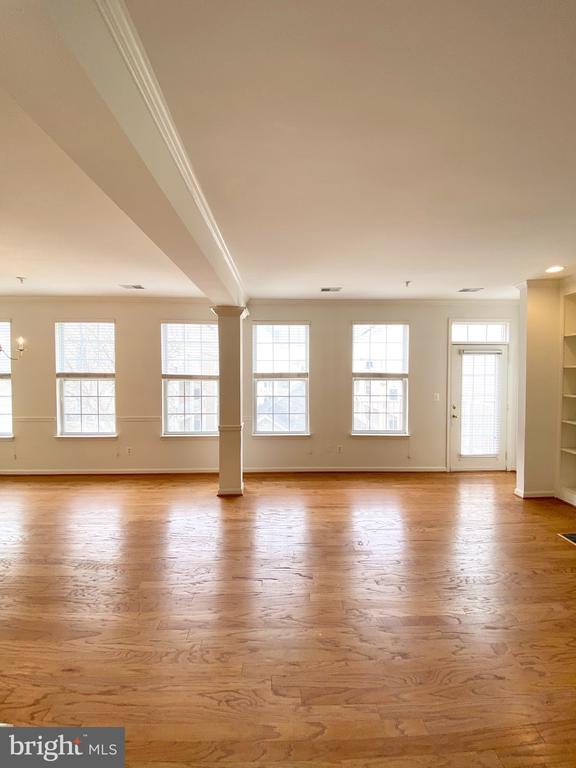 2663 MANHATTAN PLACE 304