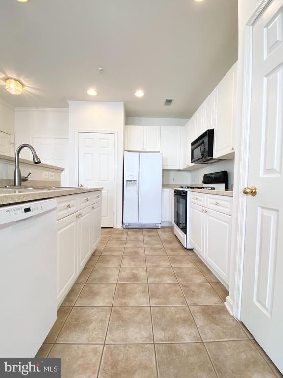 2663 MANHATTAN PLACE 304