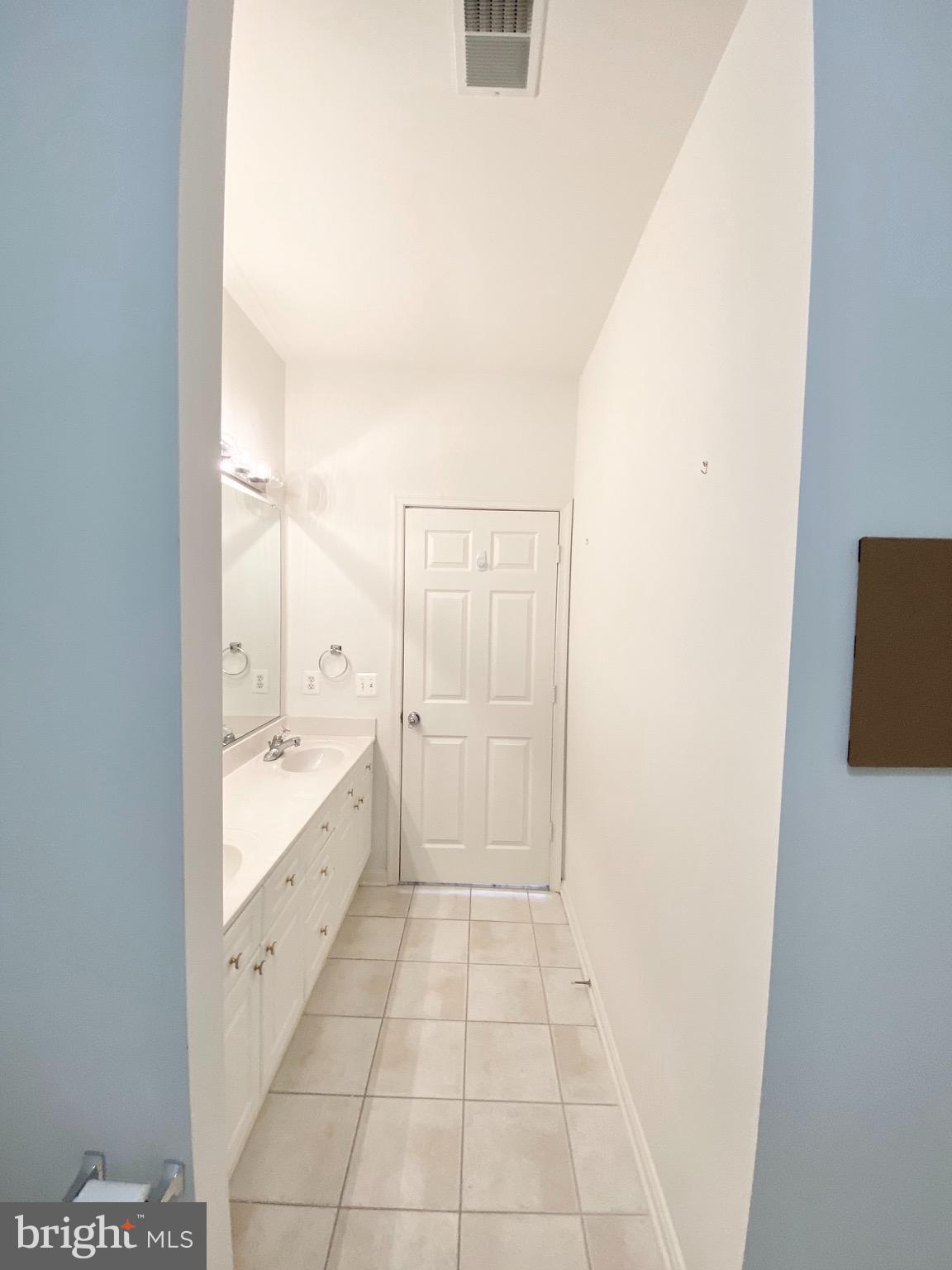 2663 MANHATTAN PLACE 304