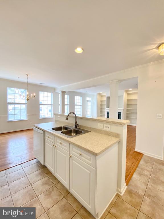 2663 MANHATTAN PLACE 304