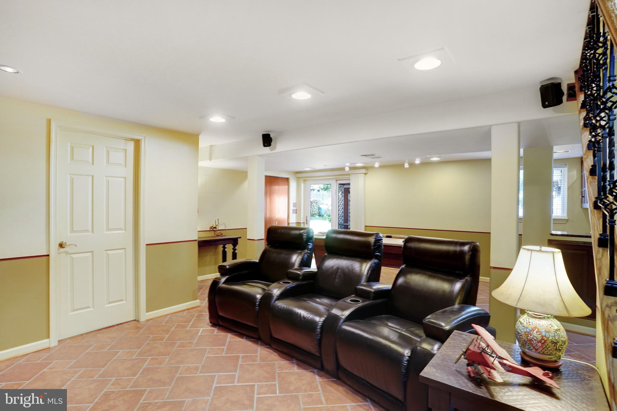 5300 KINGS PARK DRIVE