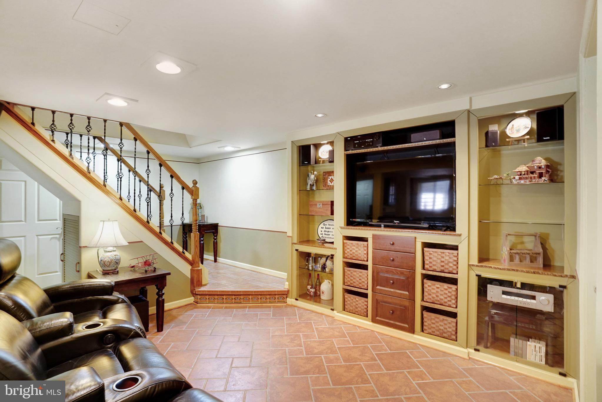 5300 KINGS PARK DRIVE