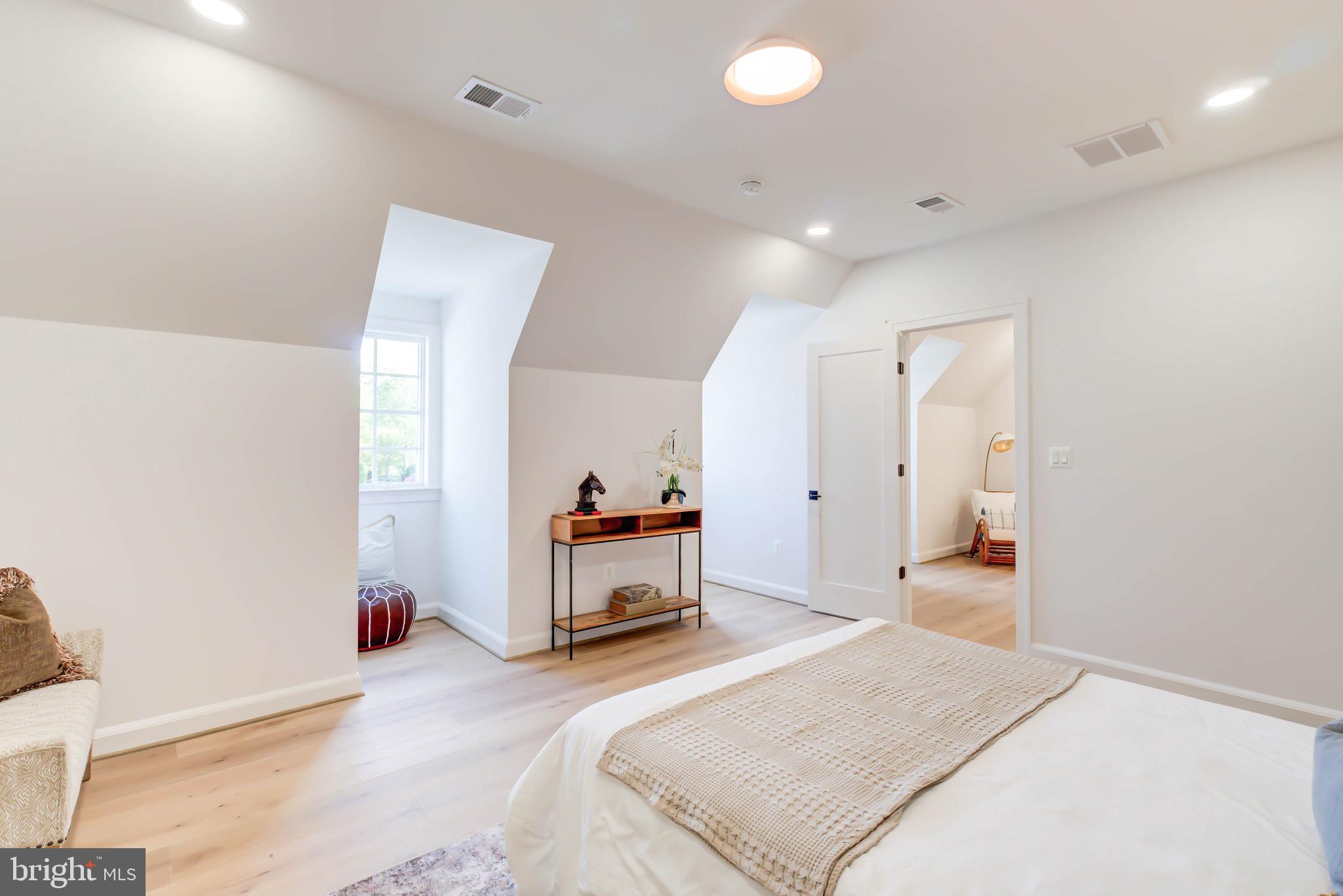 1538 FOREST LANE