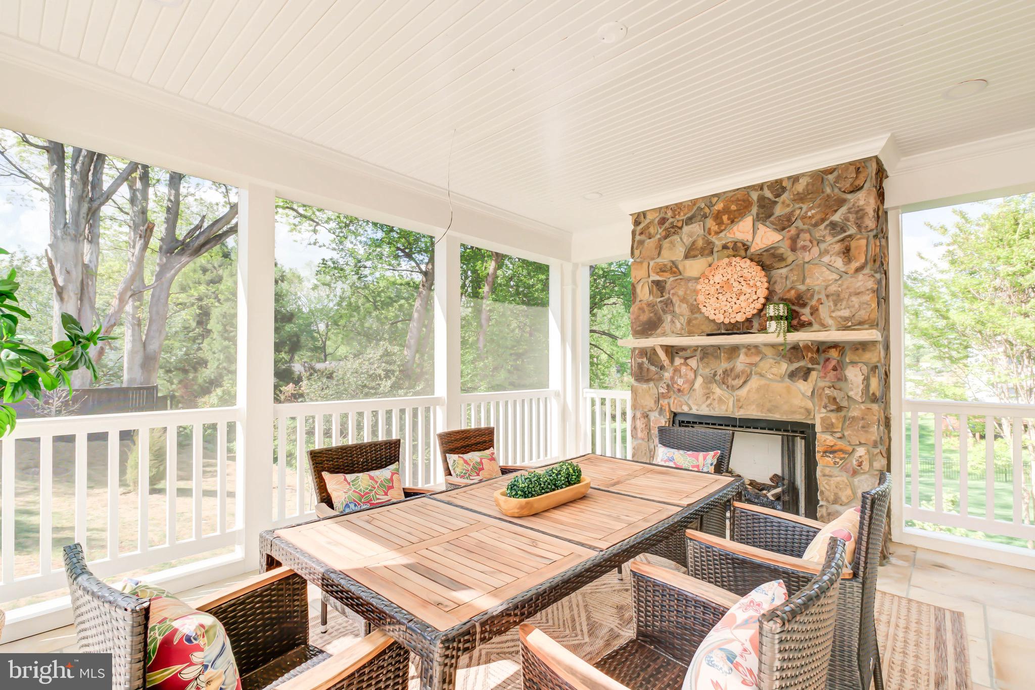 1538 FOREST LANE