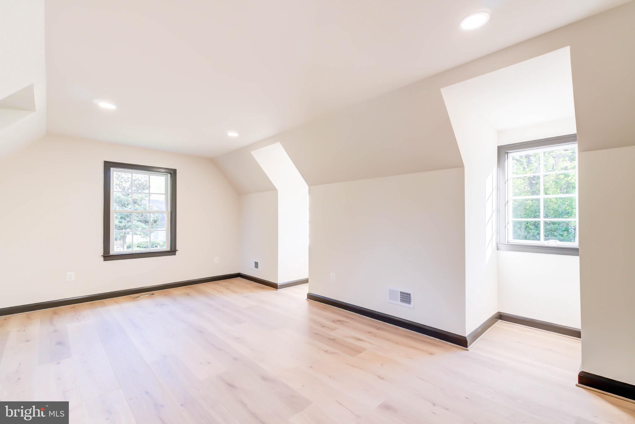 1538 FOREST LANE
