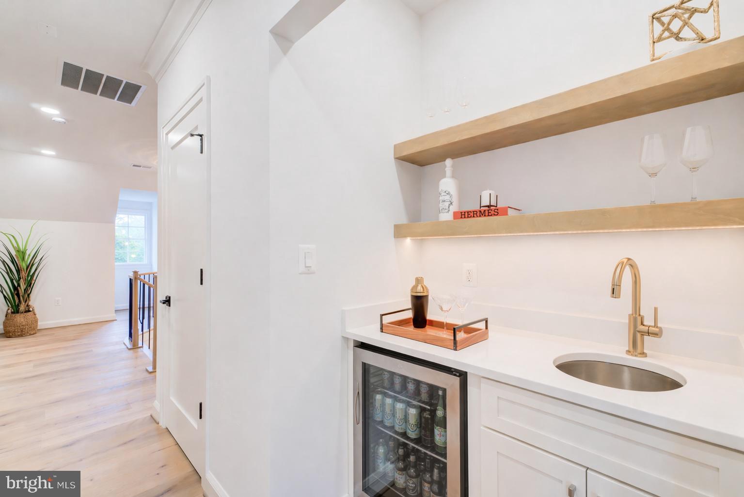 1538 FOREST LANE
