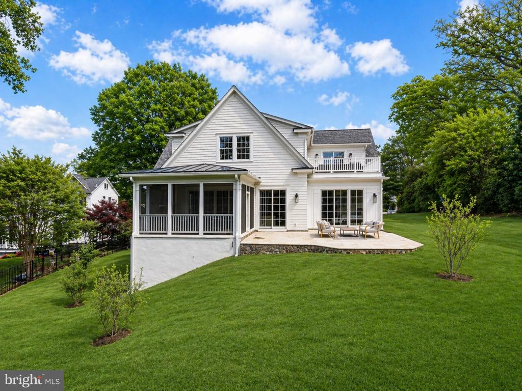 1538 FOREST LANE