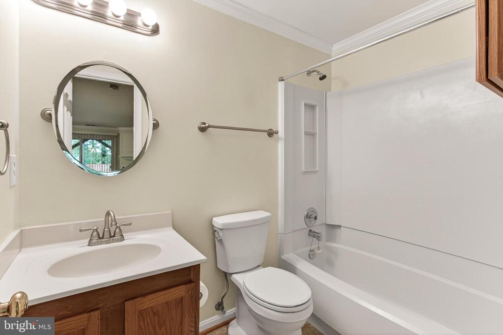 7451 HATHERLEIGH COURT