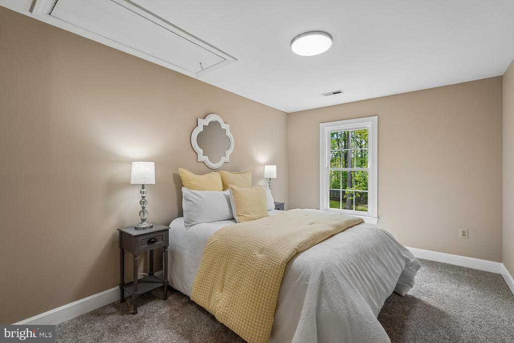 13113 WILLOW EDGE COURT