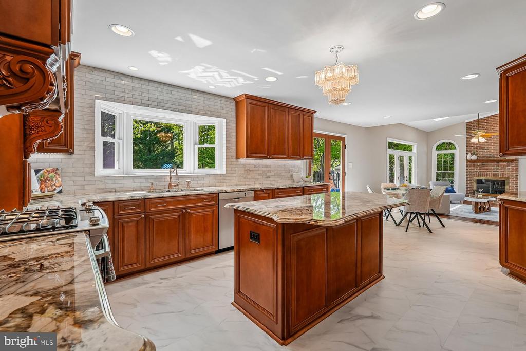 13113 WILLOW EDGE COURT