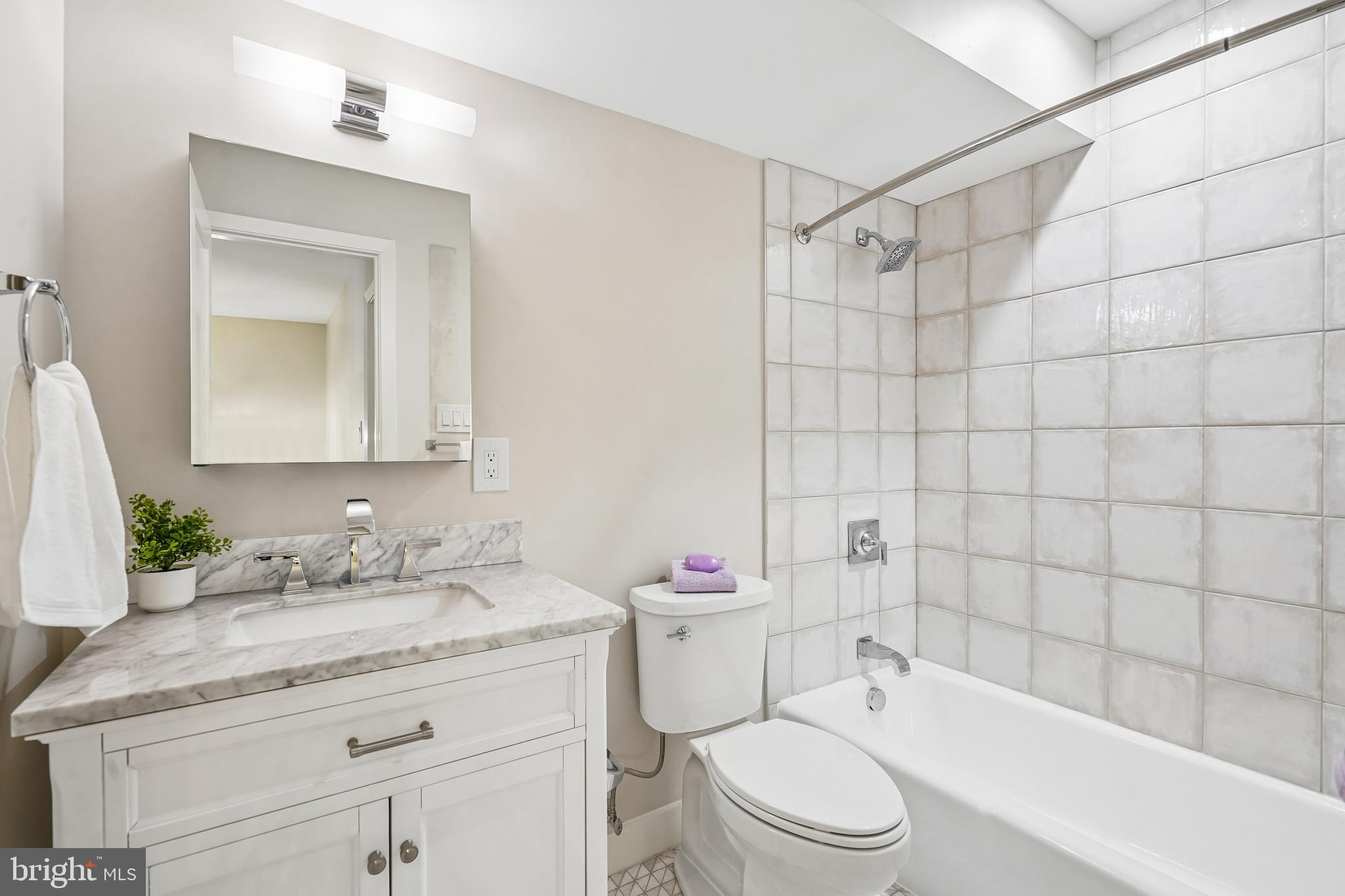 1309 NORTHGATE SQUARE