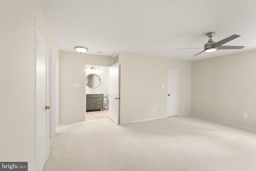 2431 GLADE BANK WAY