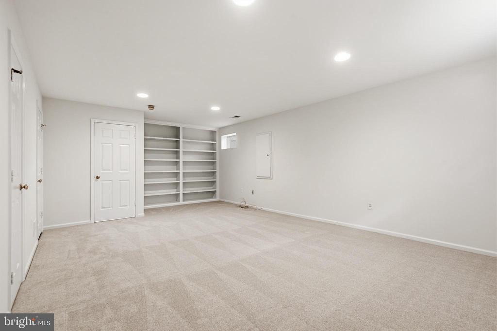 2615 THOMAS YOUNG LANE